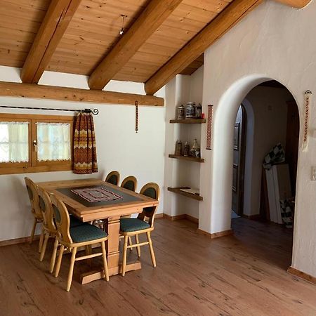 Ferienwohnung Jalet Tschierv Екстер'єр фото